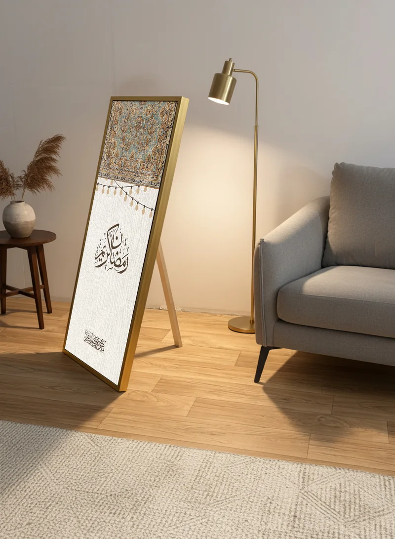 لوحة لوحة كانفاس على إطار خشبي بإطار خارجي ذهبي مع حامل خلفي بتصميم رمضان كريم